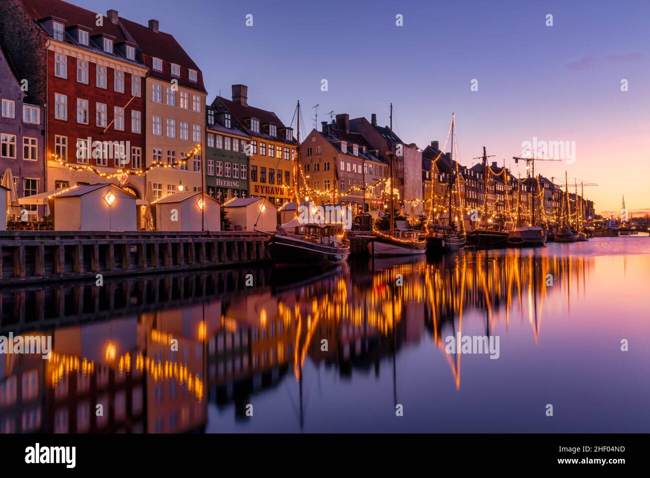 Canal Nyhavn al amanecer, Navidad, Copenhague, Dinamarca Foto de stock