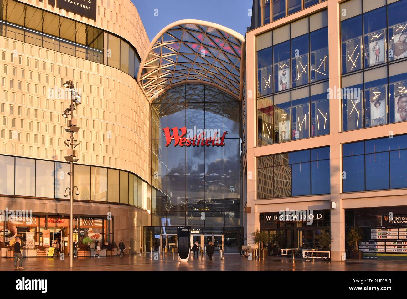 Westfield White City - Moderno edificio del centro comercial, al oeste de Londres, Reino Unido. Foto de stock