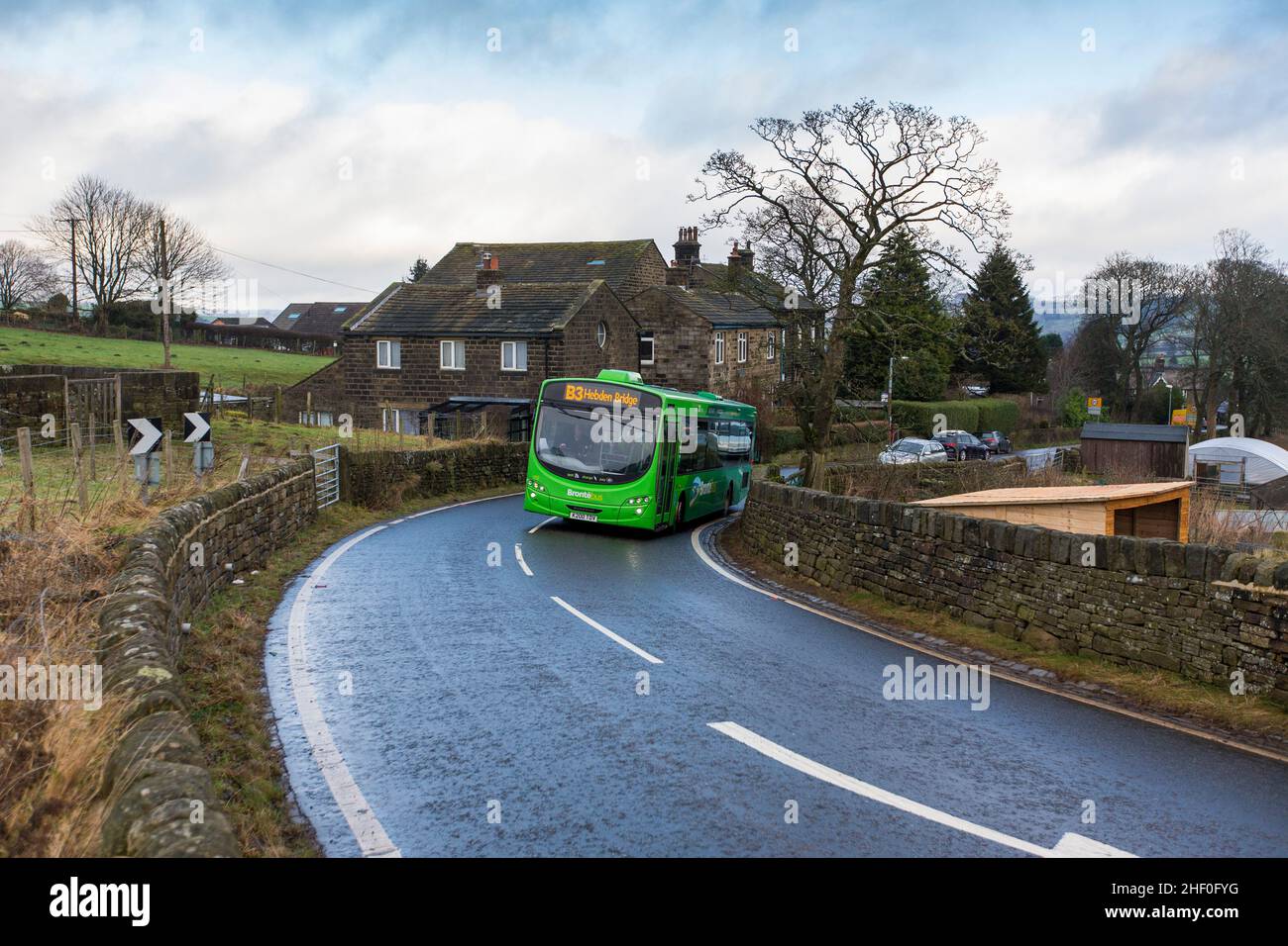 Servicios de autobuses rurales cerca de Haworth, Oxenhope, Oldfield y Oakworth en West Yorkshire, Inglaterra, Reino Unido proporcionados por Keighley Jets y los autobuses Bronte. Foto de stock