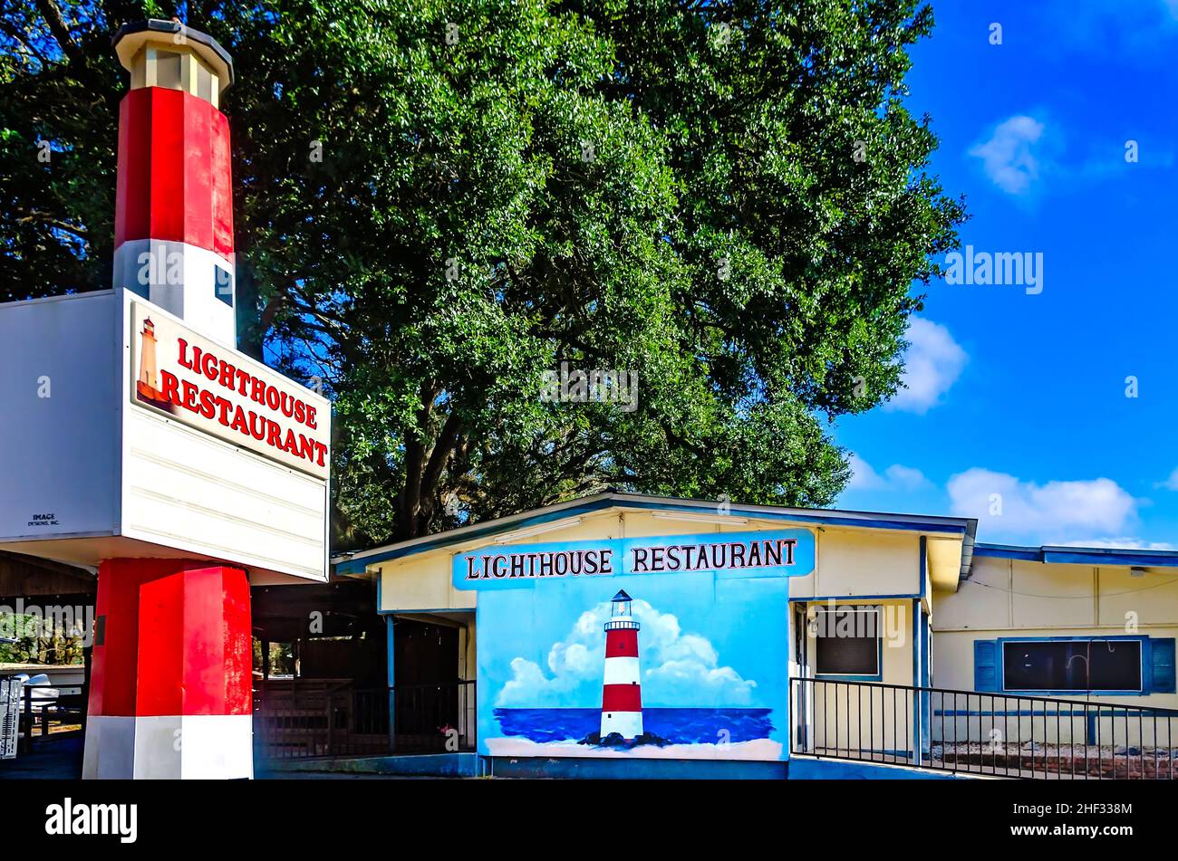El letrero del restaurante Lighthouse está representado el 6 de enero