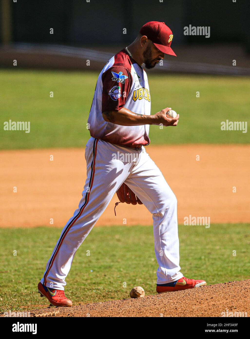 Guillermo Moscoso pitcher abridor por Colorado..Partido de la MLB Rockies  de Colorado vs Padres de San Diego en el Kino Veterans Memorial Stadium  Stock Photo - Alamy