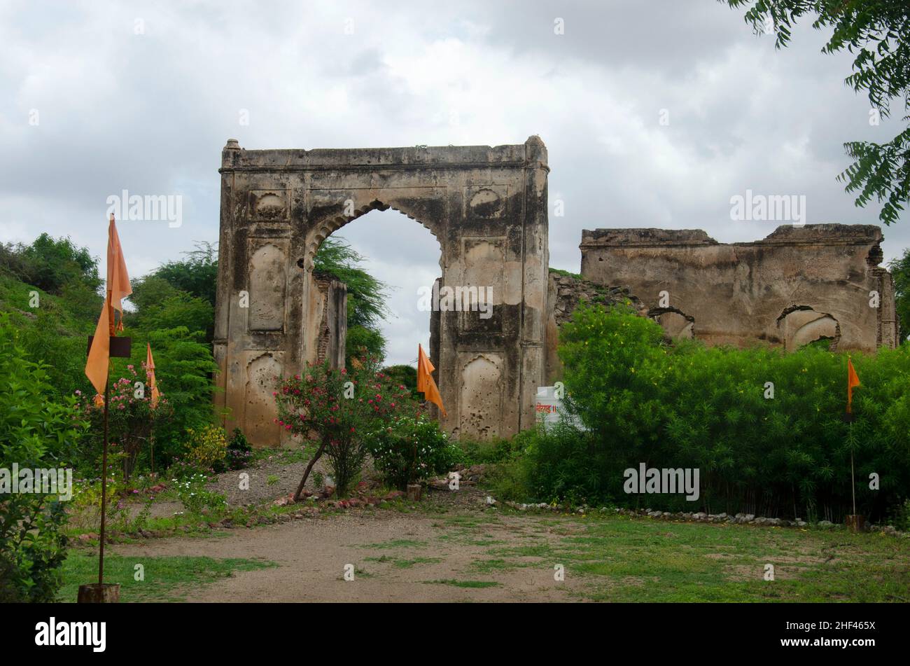 Puerta de entrada a Bahadurgad o Dharmaveergad nombró la memoria de Chhatrapati Sambhaji Raje, situado en la orilla izquierda del río Bhima, Pedgaon, Taluka S. Foto de stock