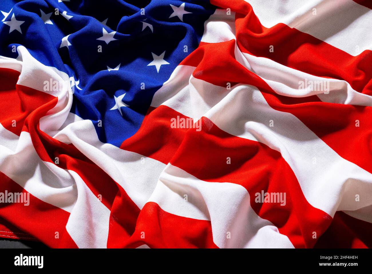 Imagen completa de la bandera de américa arrugada con estrellas y rayas Foto de stock
