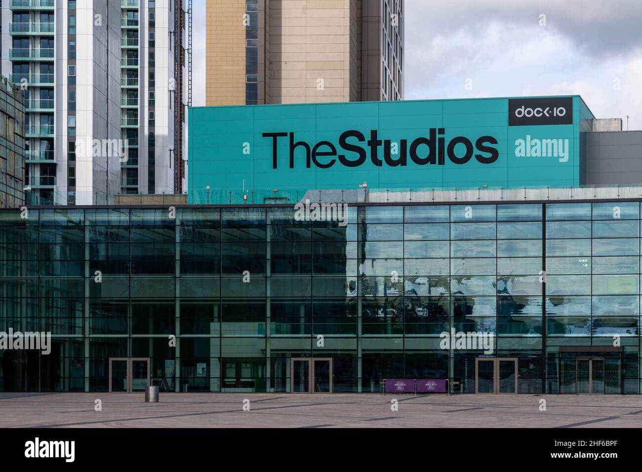 Salford, Reino Unido - 23rd de septiembre de 2019: BBC Buildings, MediaCityUK en Salford Quays, cerca de Manchester. ITV, BBC, Channel 4 todas las películas, producir, editar y transmitir Foto de stock