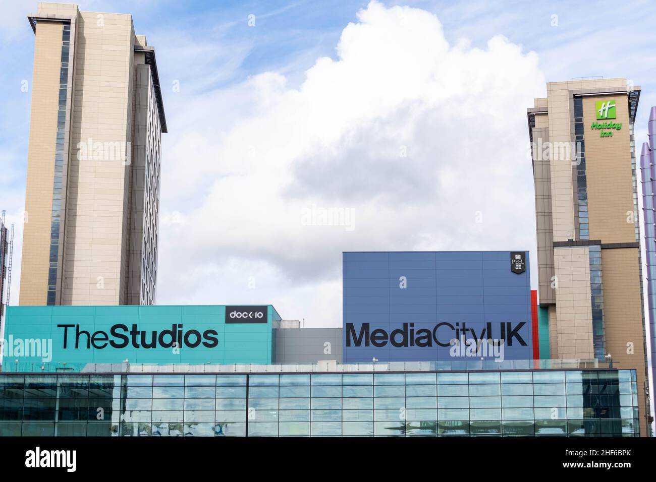 Salford, Reino Unido - 23rd de septiembre de 2019: BBC Buildings, MediaCityUK en Salford Quays, cerca de Manchester. ITV, BBC, Channel 4 todas las películas, producir, editar y transmitir Foto de stock