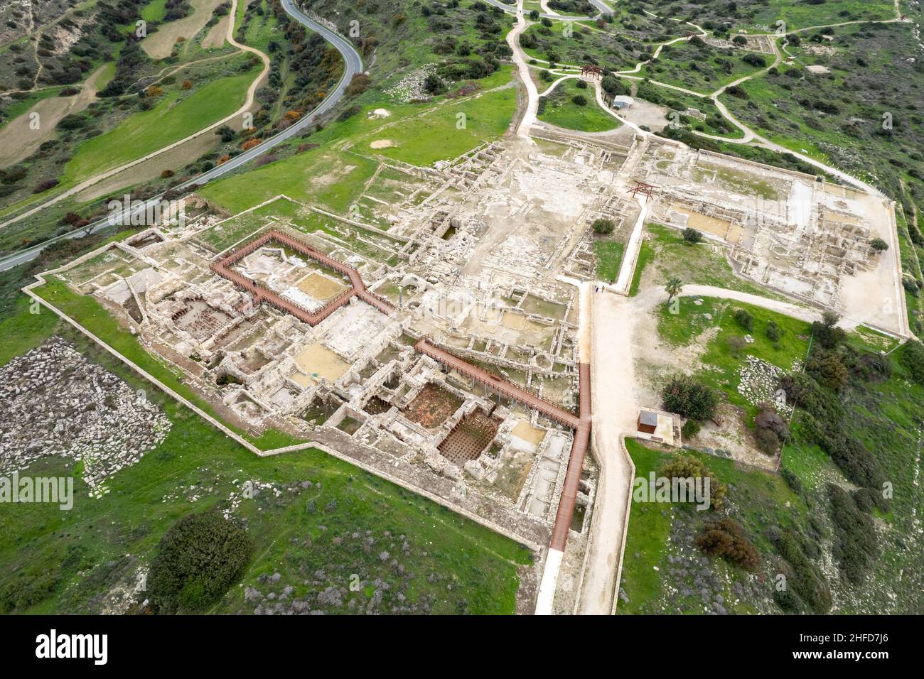 Paisaje aéreo drone de kourion antiguo lugar arqueológico . Limassol Chipre Foto de stock