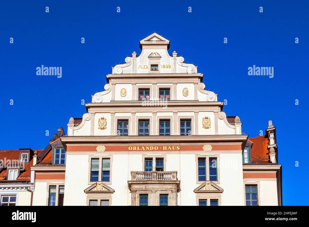 Frente y fachada de la antigua casa de Orlando en Munich Foto de stock