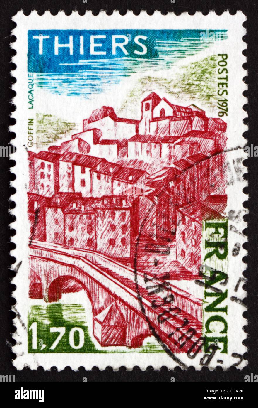 FRANCIA - ALREDEDOR de 1976: Un sello impreso en la vista de los espectáculos de Francia de Thiers, departamento de Puy-de-Dome en Auvernia, alrededor de 1976 Foto de stock
