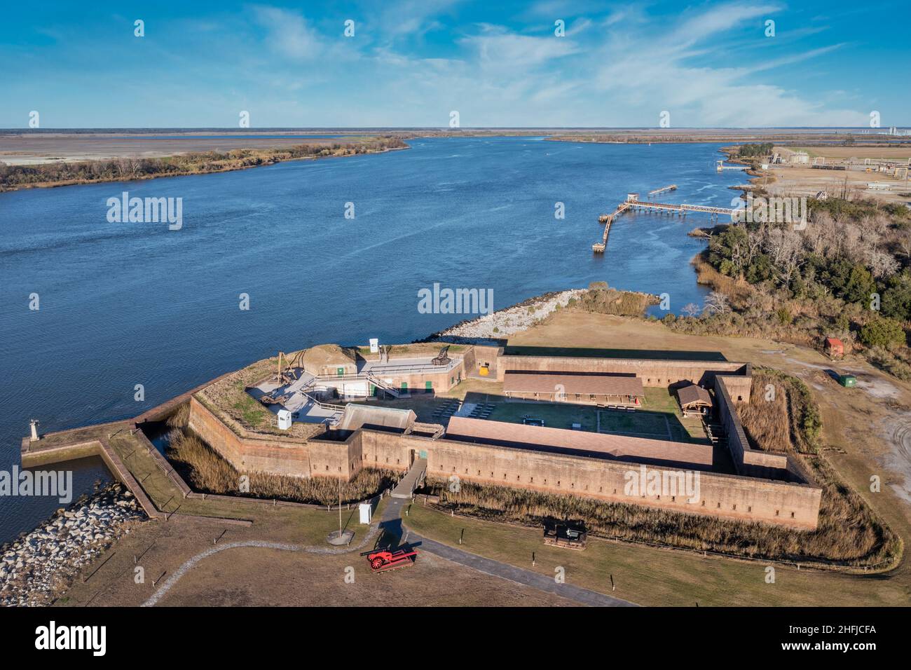 Vista aérea de Old Fort Jackson en el río Savannah en la frontera de
