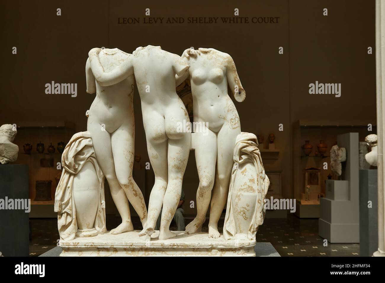 Leon Levy y Shelby White Court, la pieza central de las galerías romana y griega del Museo Metropolitano con las famosas Tres Gracias. Foto de stock