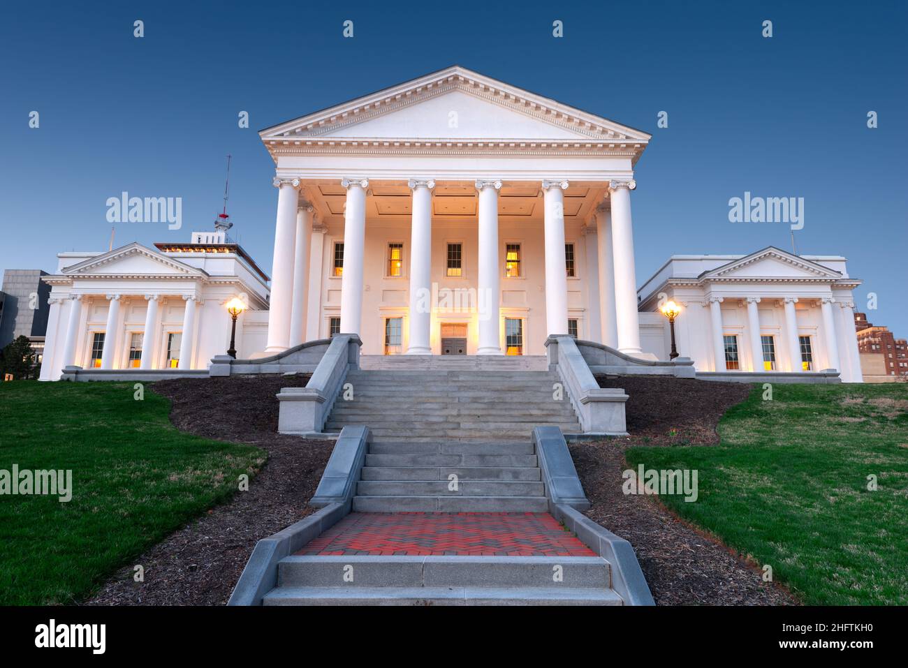 Capitolio del Estado de Virginia en Richmond, Virginia, Estados Unidos al atardecer. Foto de stock