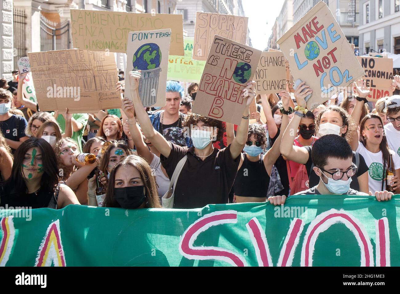 Roberto Monaldo / LaPresse 24-09-2021 Roma (Italia) Viernes por el futuro - Huelga climática mundial en la foto Un momento de la manifestación Foto de stock