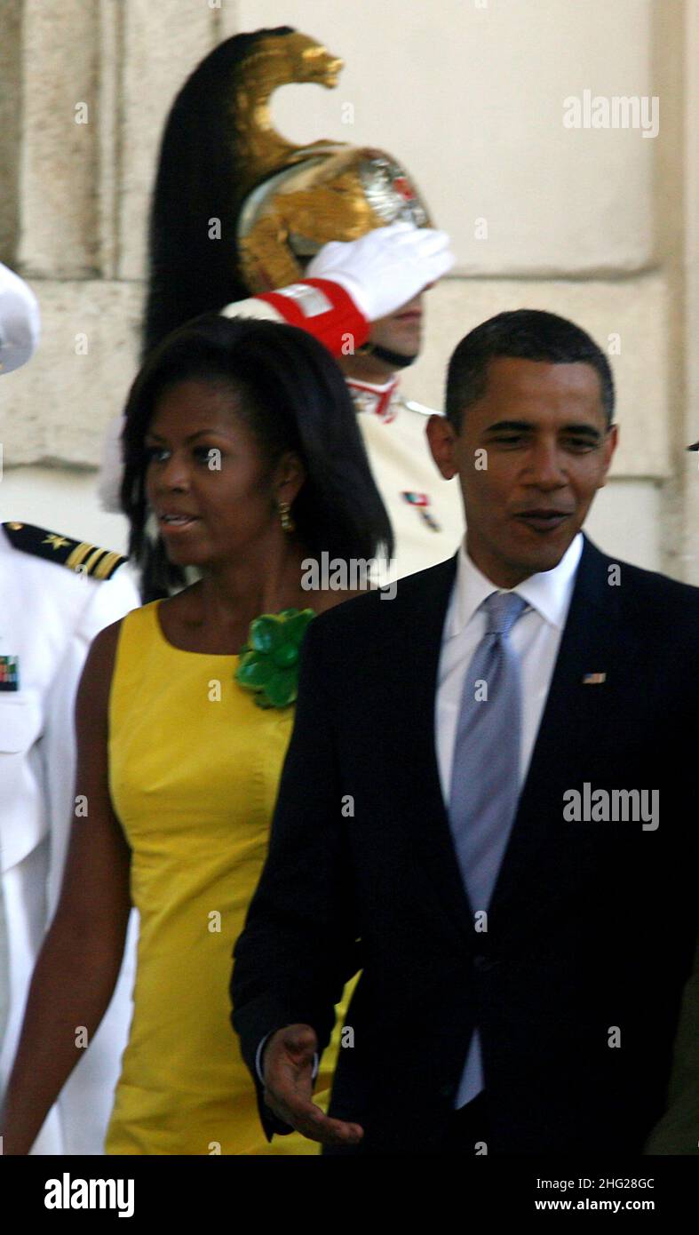 El Presidente de los Estados Unidos Barack Obama y su esposa Michelle llegan al Palacio Presidencial para reunirse con el Presidente italiano Giorgio Napolitano. Foto de stock