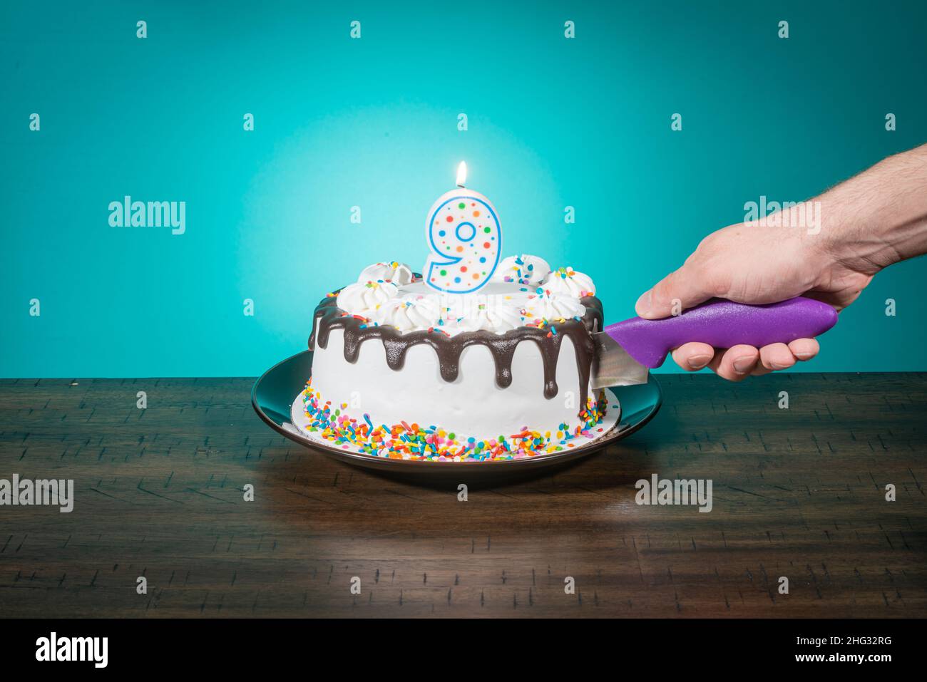 1 year candle cake fotografías e imágenes de alta resolución - Alamy