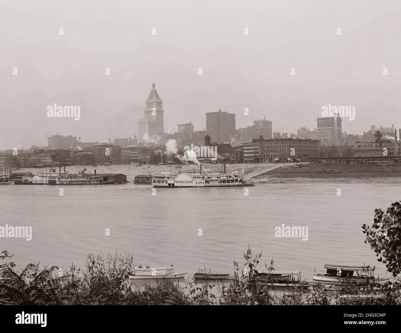 Foto vintage del horizonte de Cincinnati. Ohio, Estados Unidos. Entre 1910-1920 Foto de stock