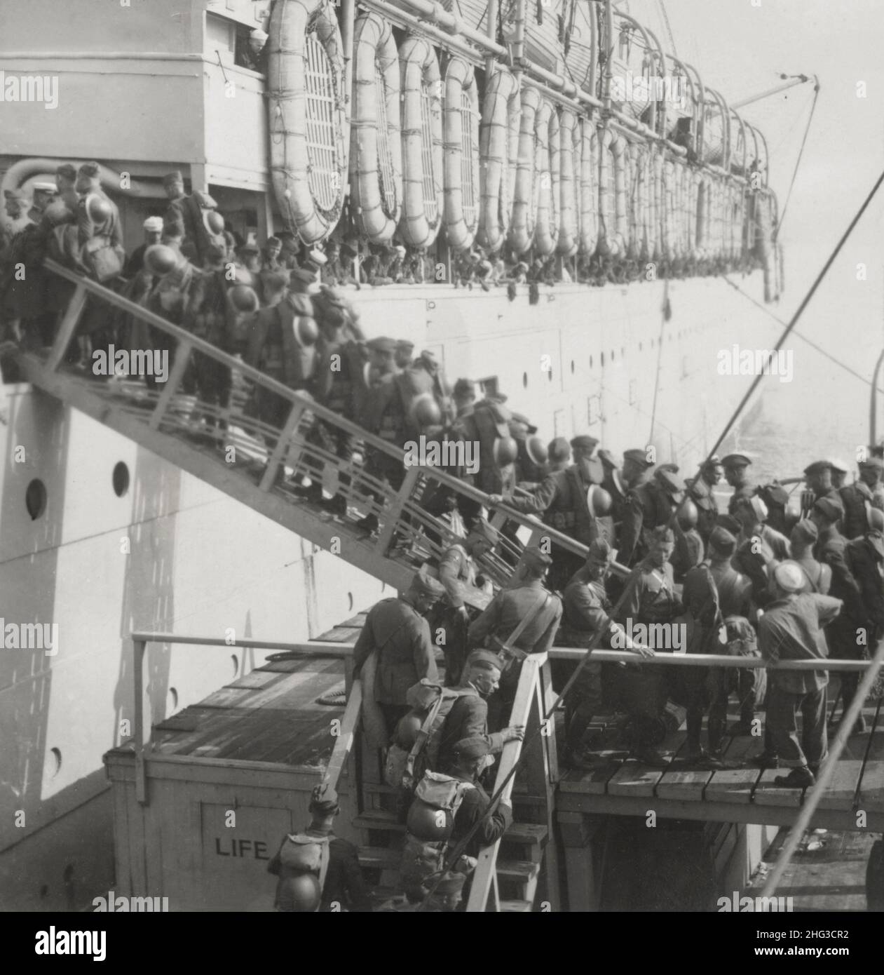 Foto vintage de la Primera Guerra Mundial 1914-1918. Transporte de embarque de chicos americanos para 'The Good old U.S.A.' Francia. 1918 Foto de stock