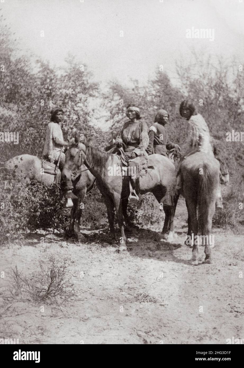 Foto vintage de los indios del Valle de Colorado. Nos encontramos en la carretera. EE.UU. 1870-1880 Foto de stock