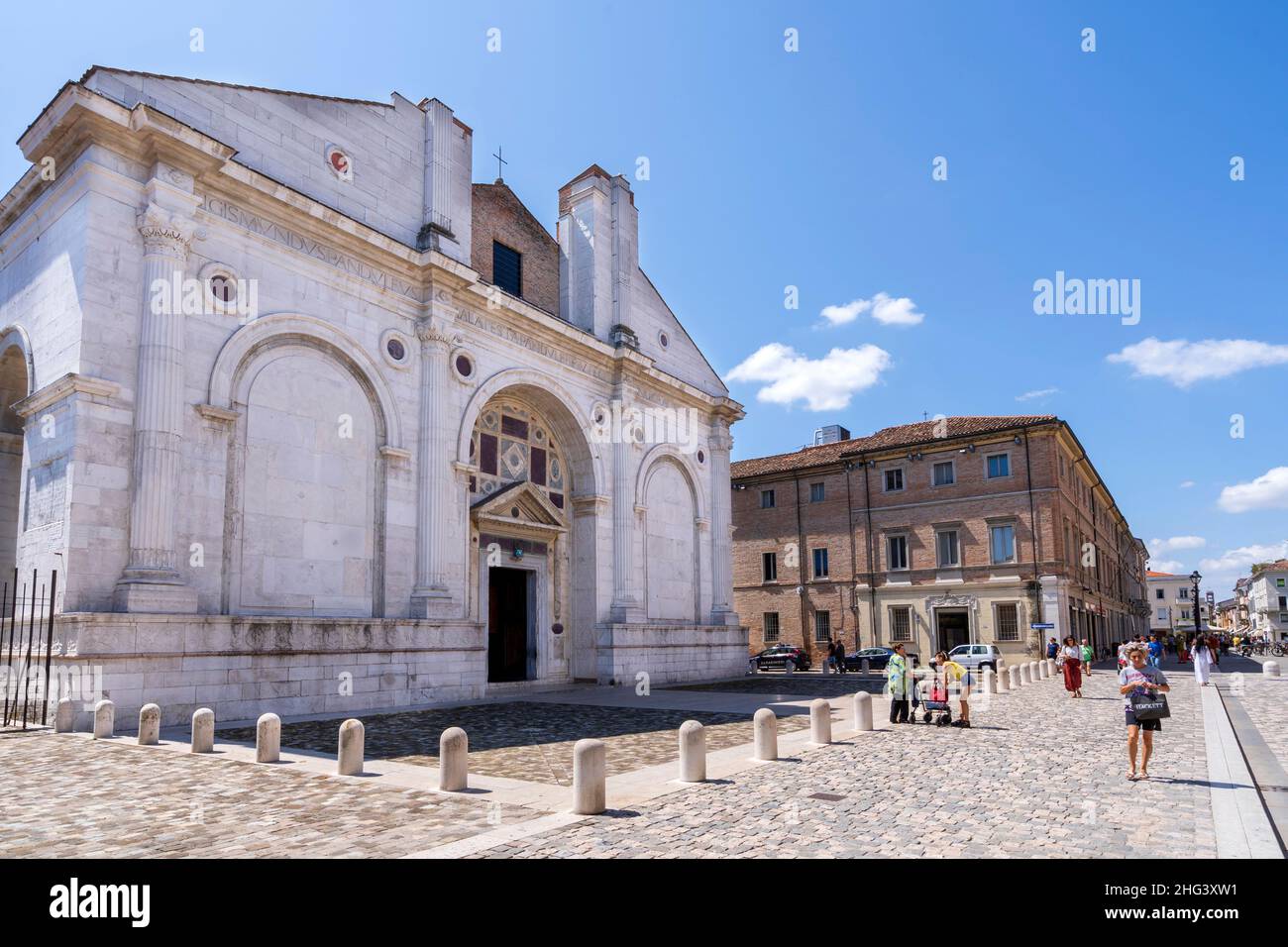 Casco antiguo, Via IV Novembre, Tempio Malatestiano templo, Rimini, Emilia Romagna, Italia, Europa Foto de stock