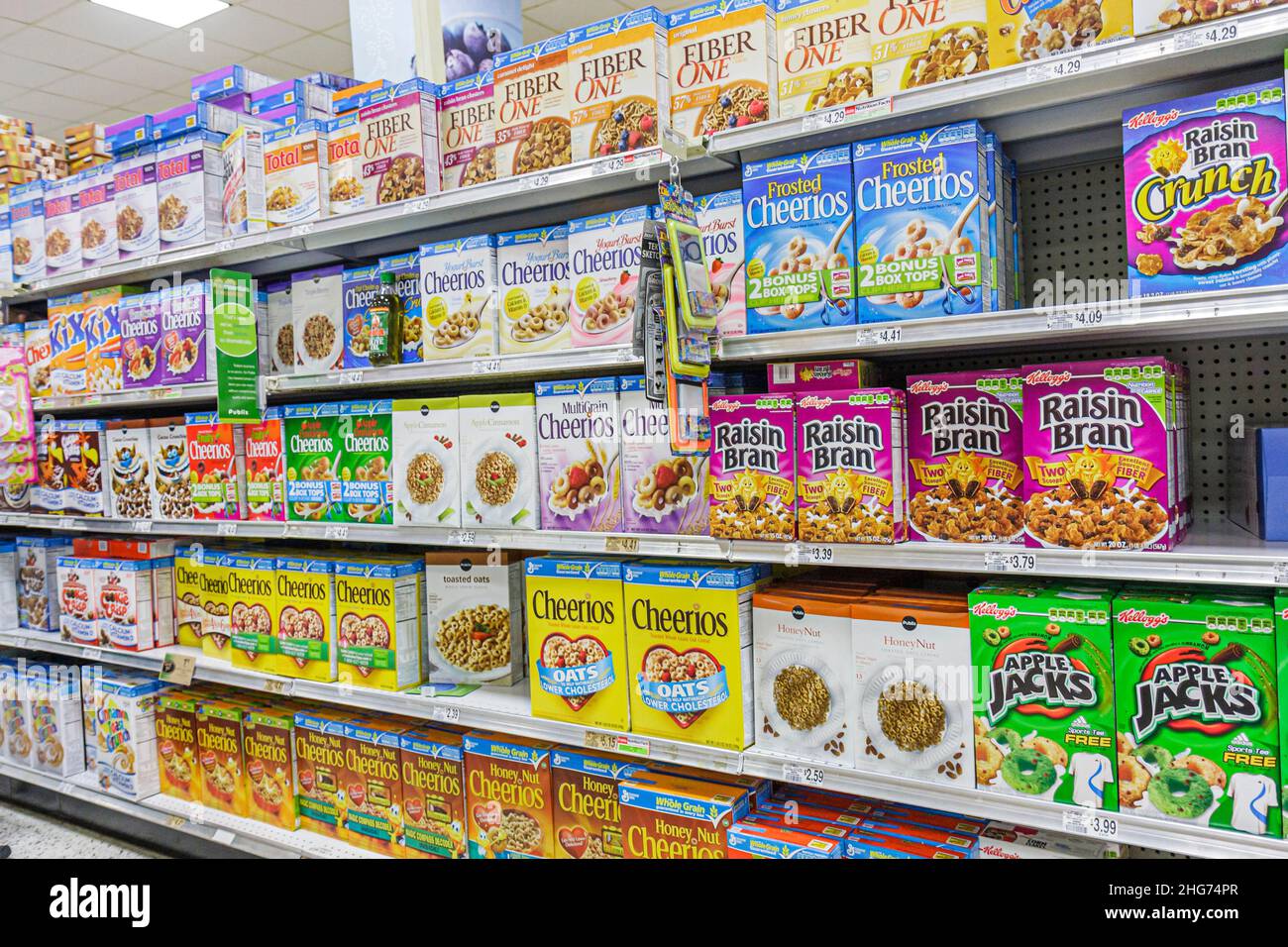 Miami Beach Florida, supermercado Publix, estanterías de supermercados, cajas de cereales para el desayuno, Kellogg's Post General Mills Cheerios Raisin Bran Foto de stock