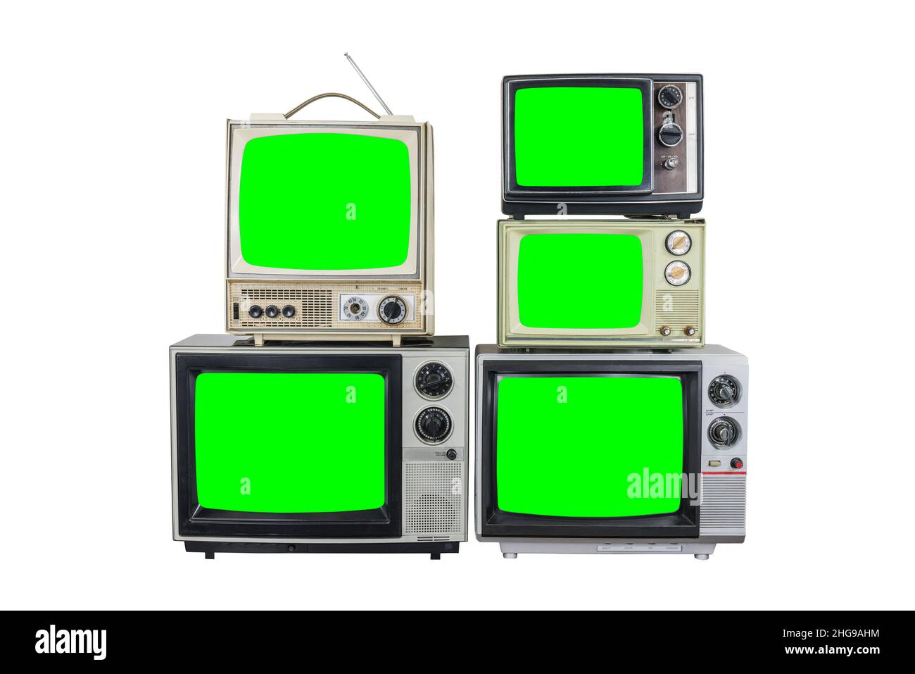 Cinco televisores de época con pantallas verdes y fondo blanco. Foto de stock