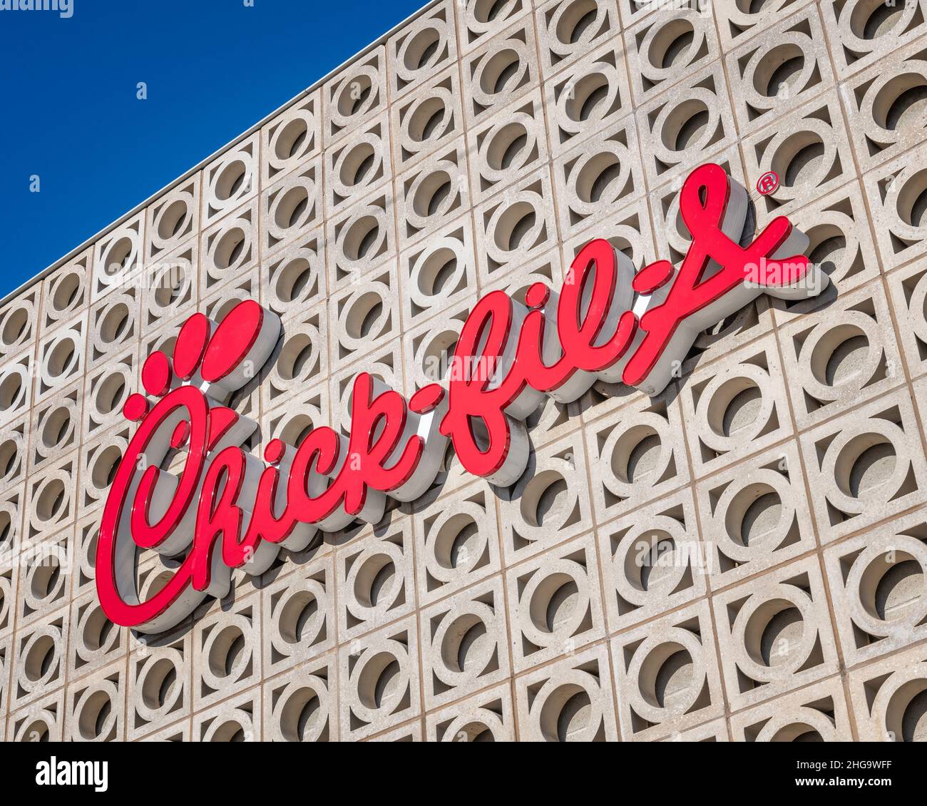 Burbank, CA, EE.UU. - 16 de enero de 2022: Exterior de Chick-fil-Un restaurante de comida rápida en Burbank, CA. Foto de stock