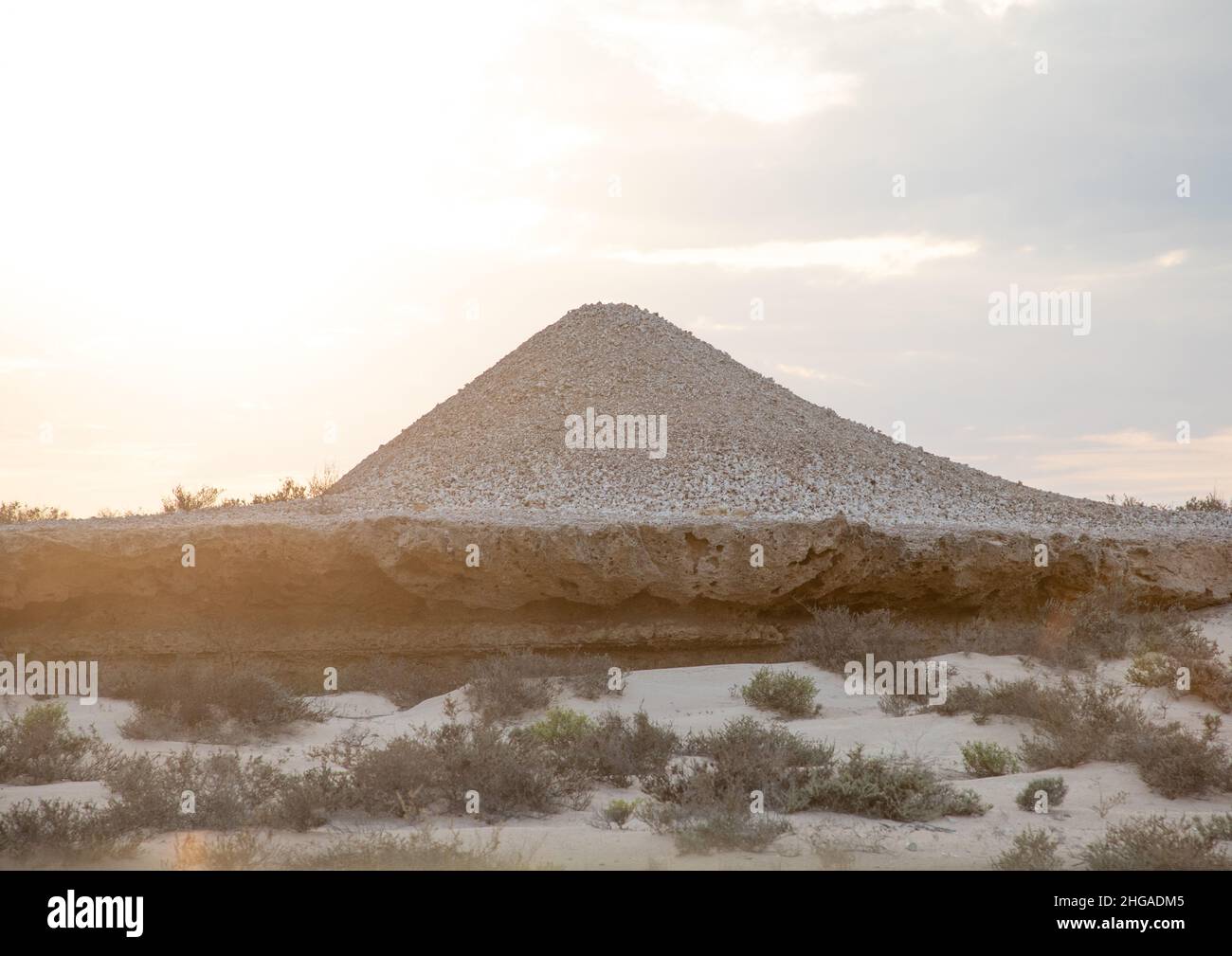 Montículo de conchas en la isla, provincia de Jazán, Farasán, Arabia Saudita Foto de stock