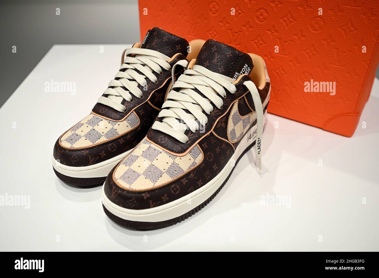 Así son las lujosas zapatillas Louis Vuitton de mil 200 dólares