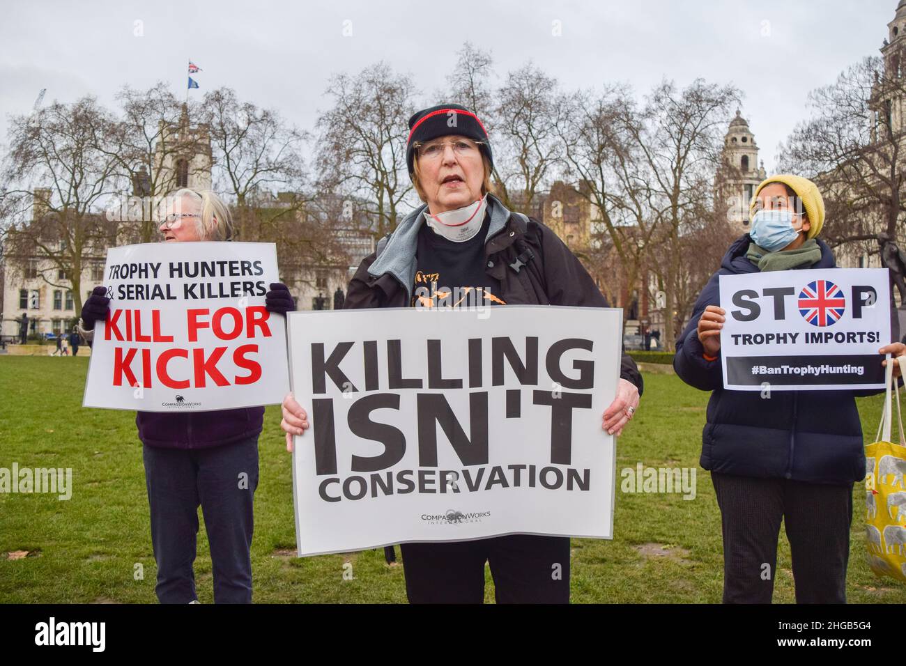 Londres, Reino Unido, 19th de enero de 2022. Activistas se reunieron en la Plaza del Parlamento pidiendo la prohibición de la caza de trofeos y las importaciones de caza de trofeos. Crédito: Vuk Valcic / Alamy Live News Foto de stock