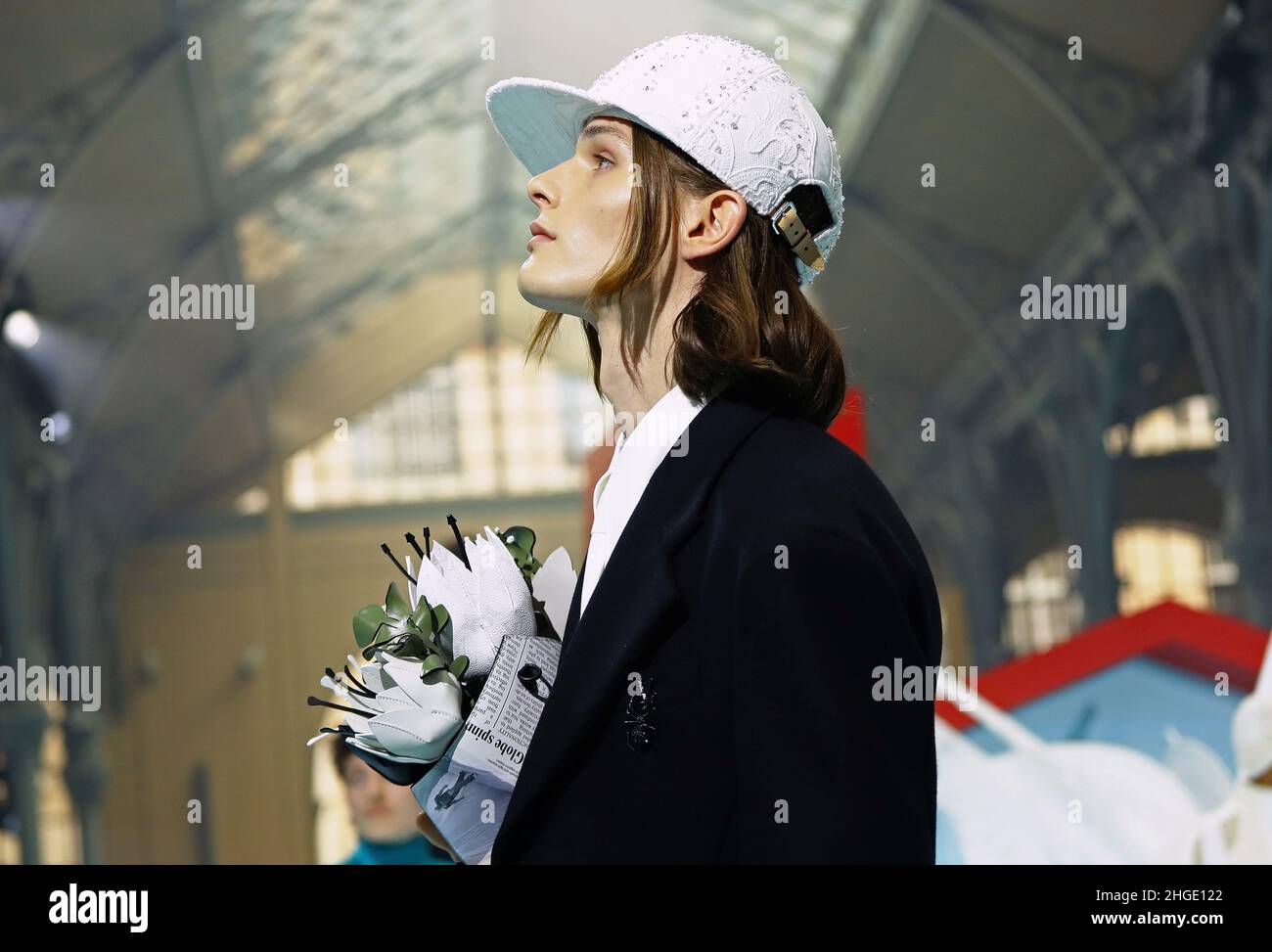 Un modelo presenta una creación del último diseñador Virgil Abloh como  parte de su colección de otoño/invierno 2022 para la casa de moda Louis  Vuitton durante la Semana de la Moda masculina