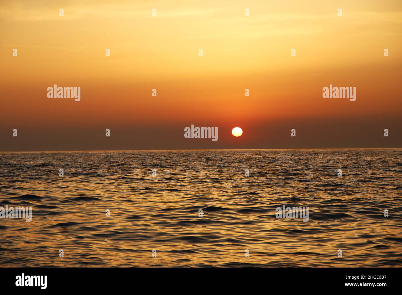 Puesta de sol; Canal de la Mancha Media Foto de stock