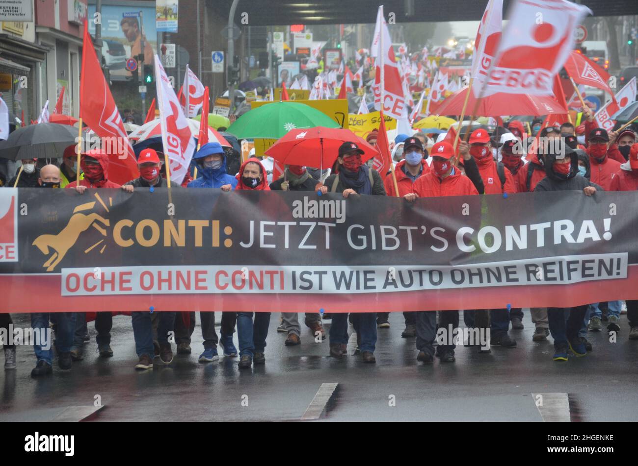 Aachen: 24.09.2020 — Tausende, die gegen die geplante Schließung des Continental-Reifenwerks demonstrieren Foto de stock