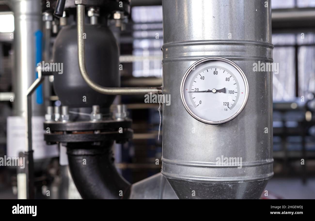 ocio cruzar Engañoso Termómetro para medir la temperatura del agua en el suministro de agua. Equipo de caldera de gas Fotografía de stock - Alamy ocio cruzar Engañoso Termómetro para medir la temperatura del agua en el suministro de agua. Equipo de caldera de gas Fotografía de stock - Alamy