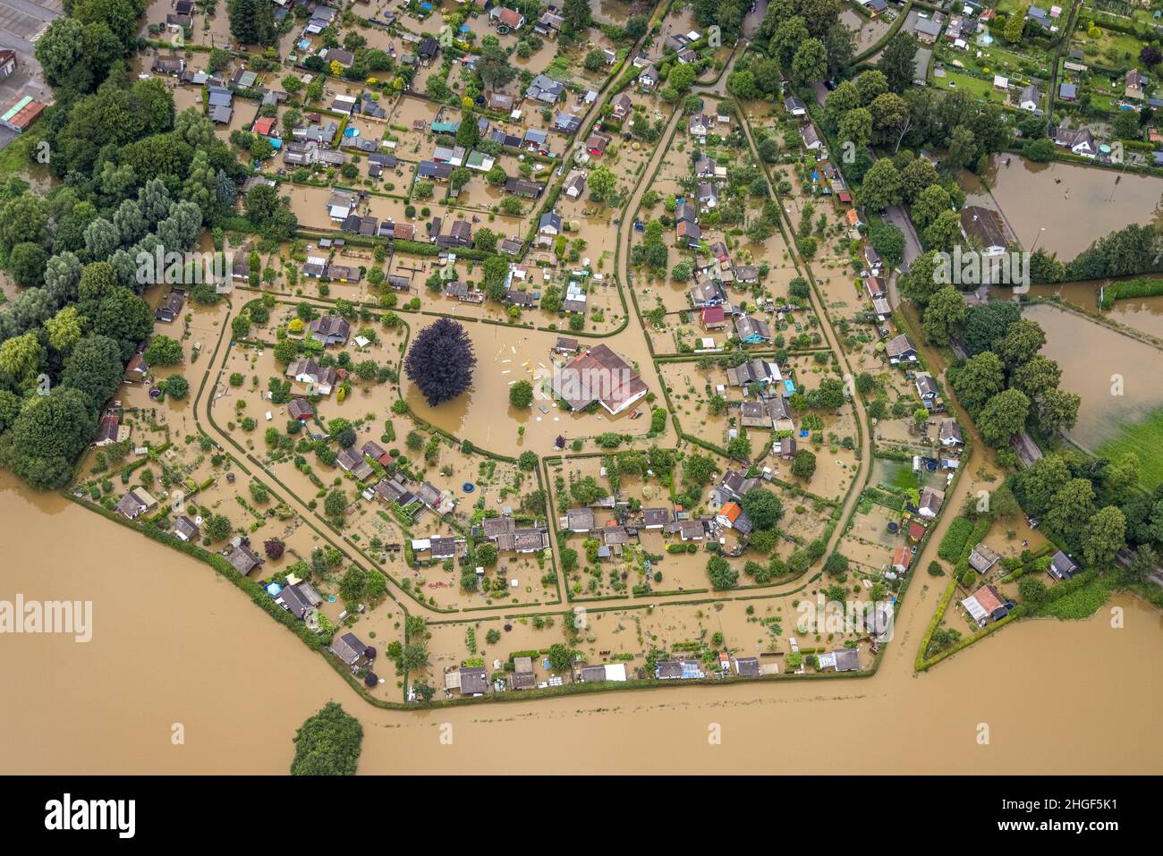 Vista aérea, inundación Ruhr, camping inundado, restaurante Amsel en el camino de ciclismo del valle del Ruhr en Schwerte, Schwerte, zona de Ruhr, Renania del Norte-Westfalia, GE Foto de stock