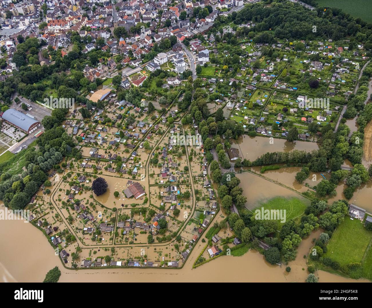 Vista aérea, inundación Ruhr, camping inundado, restaurante Amsel en el camino de ciclismo del valle del Ruhr en Schwerte, Schwerte, zona de Ruhr, Renania del Norte-Westfalia, GE Foto de stock