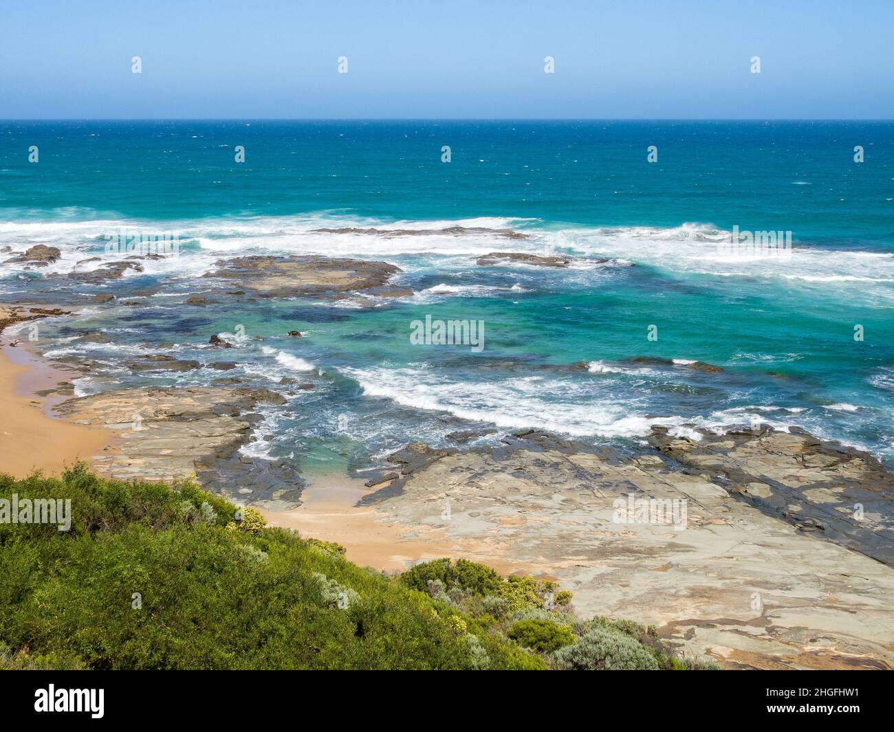Plataforma de rock en el Great Ocean Walk - Point Franklin, Victoria, Australia Foto de stock