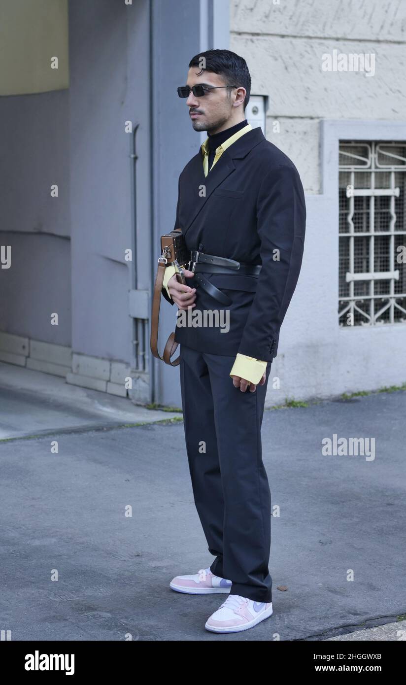 Moda blogger calle estilo traje antes de Jordan Luca desfile de moda  durante la semana de la moda de Milán hombre colecciones otoño / invierno  2022/2023 Fotografía de stock - Alamy