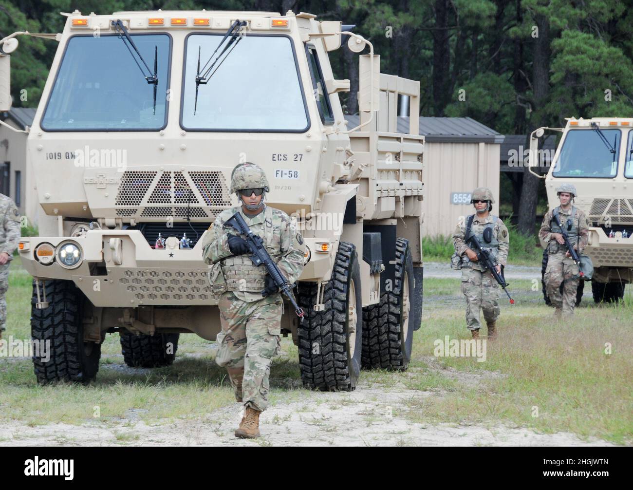 Soldados de la Compañía Quartermaster de 246th de la Reserva del Ejército  de los Estados Unidos, una unidad de asuntos mortuorios estacionada en Puerto  Rico, se entrenan en la Base Conjunta McGuire-Dix-Lakehurst,