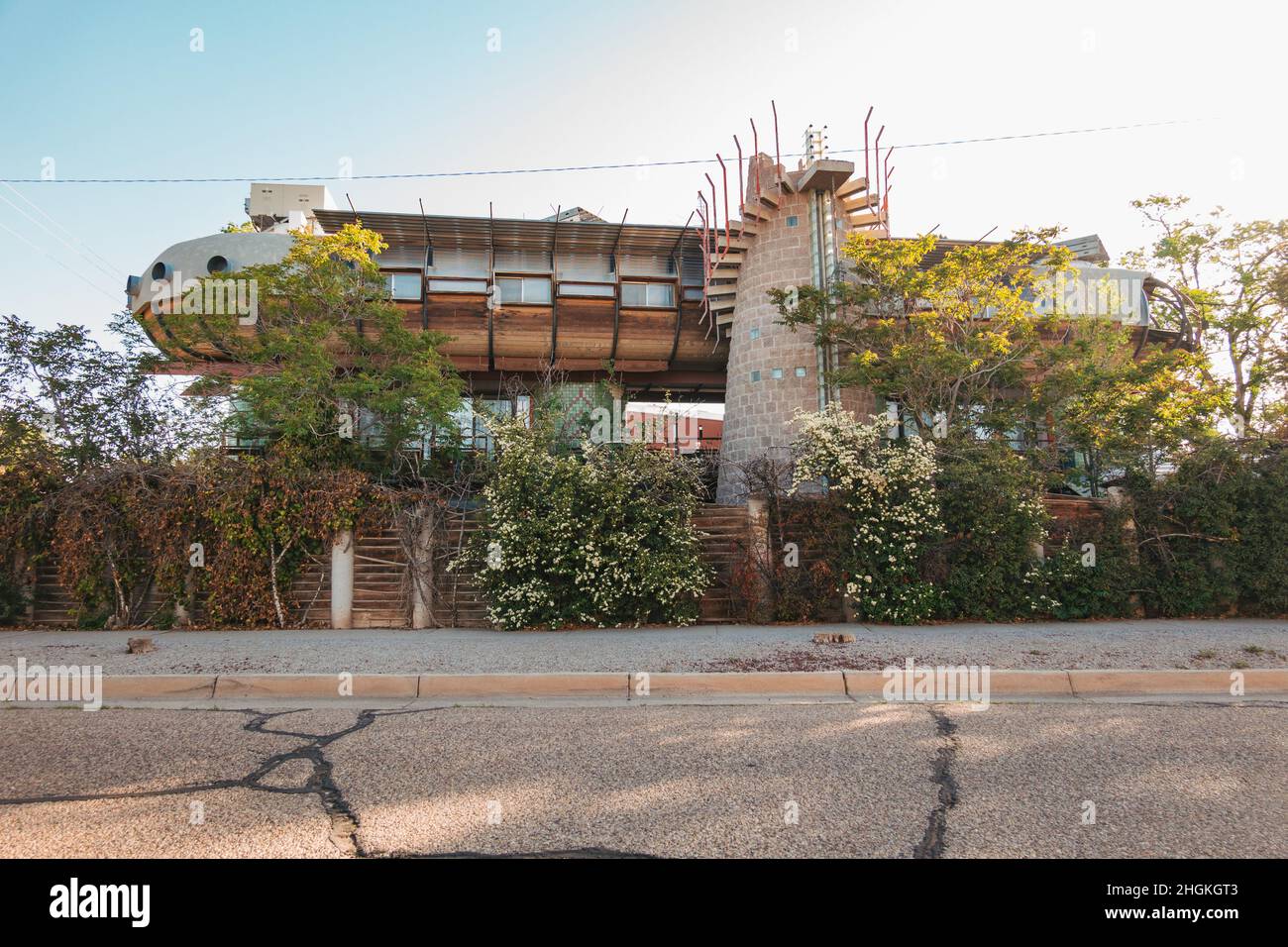 La peculiar 'casa de la nave', una residencia y estudio del arquitecto Bart Prince, construido en 1984 en Albuquerque, Nuevo México Foto de stock