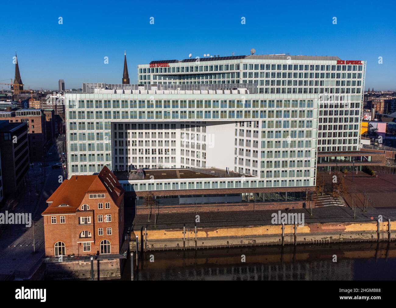 Prensa alemana La sede central de Spiegel en Hamburgo - CIUDAD DE HAMBURGO, ALEMANIA - 21 DE DICIEMBRE de 2021 Foto de stock