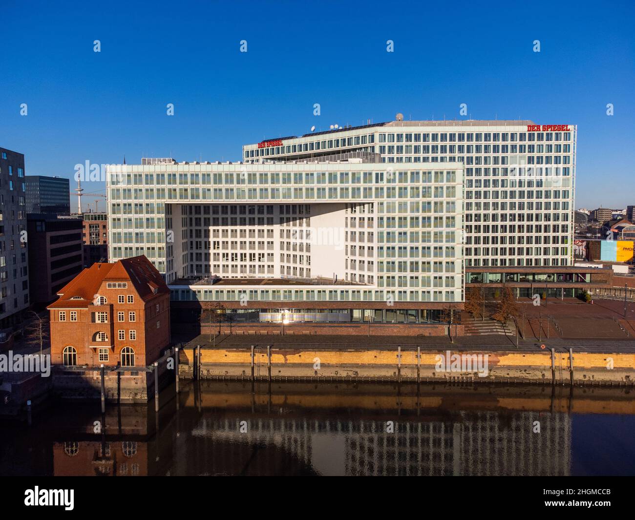 Prensa alemana La sede central de Spiegel en Hamburgo - CIUDAD DE HAMBURGO, ALEMANIA - 21 DE DICIEMBRE de 2021 Foto de stock