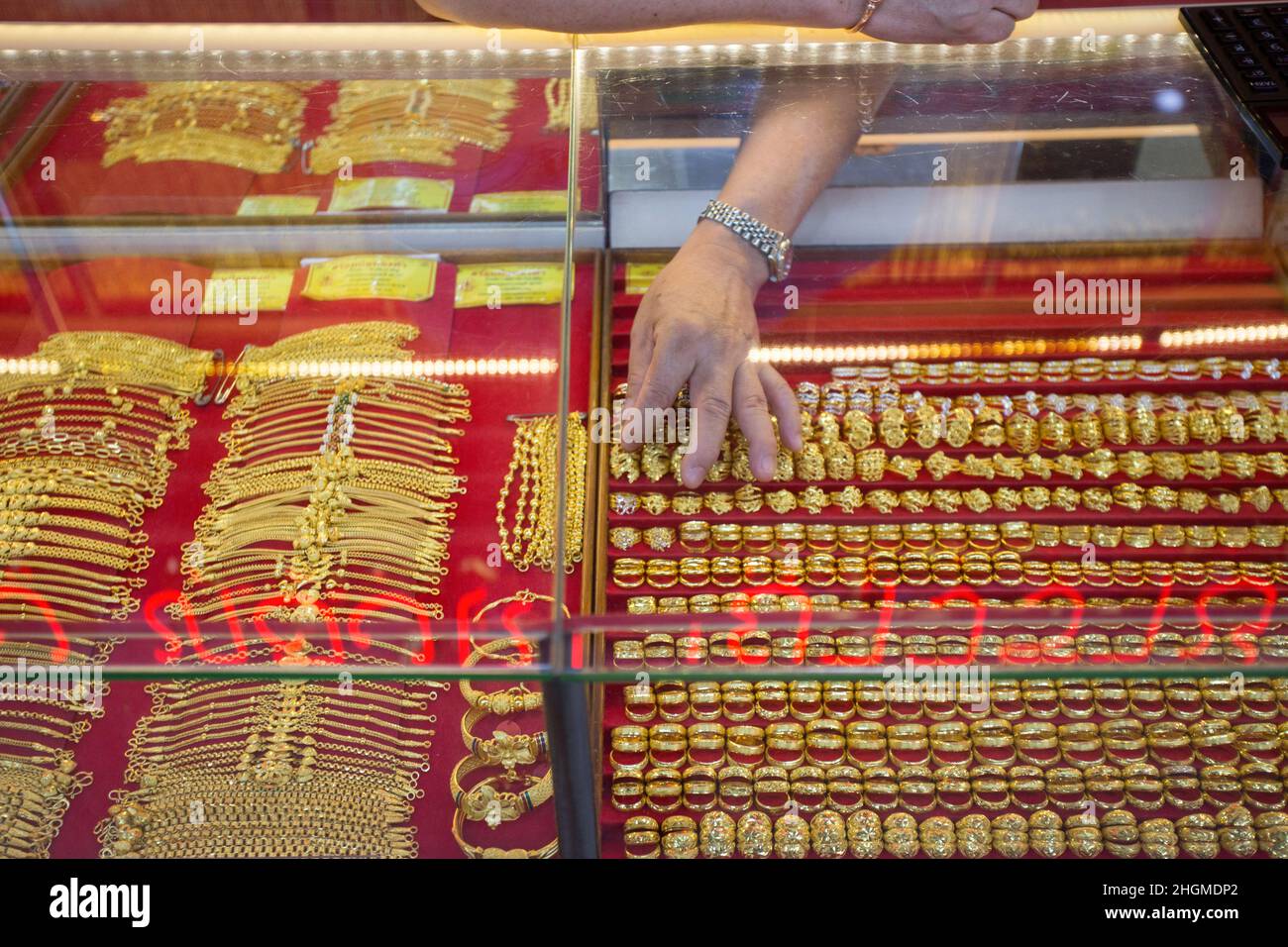 Bangkok thailand jewelry shop in fotografías e imágenes de alta resolución  - Alamy