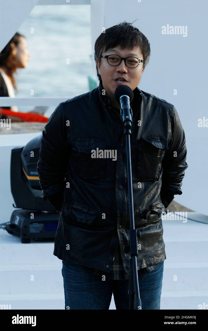 7 de octubre de 2012 - Busan, Corea del Sur : El Director Choi Dong Hun asiste a su película 'The Tieves' Open Stage durante el Festival Internacional de Cine de Busan 17th Open Talk en la aldea de Biff en la costa marítima de Haeundae. (Ryu Seung-il / Polaris) Foto de stock