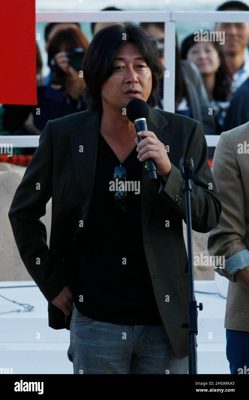 7 de octubre de 2012 - Busan, Corea del Sur : El actor Kim Yun Suk asiste a su película 'The Tieves' Open Stage durante el Festival Internacional de Cine de Busan 17th Open Talk en la aldea de Biff en la costa marítima de Haeundae. (Ryu Seung-il / Polaris) Foto de stock