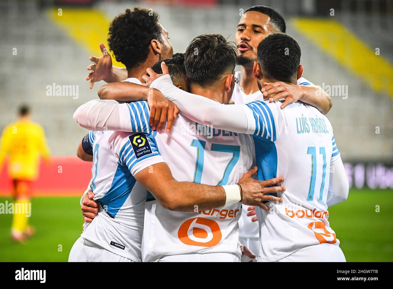 Dimitri PAYET de Marsella celebrar su gol con sus compañeros de equipo durante el campeonato francés de fútbol Ligue 1 partido entre RC Lens y Olympique de Marseille el 22 de enero de 2022 en Bollaert-Delelis estadio en Lens, Francia - Foto Matthieu Mirville / DPPI Foto de stock