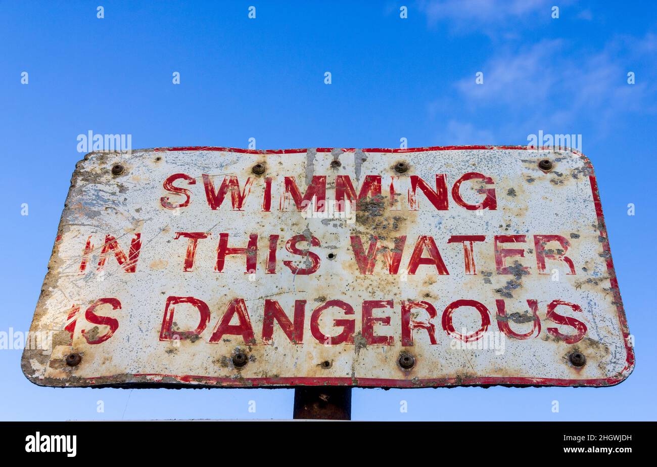 letrero de natación en foso de agua dulce Foto de stock