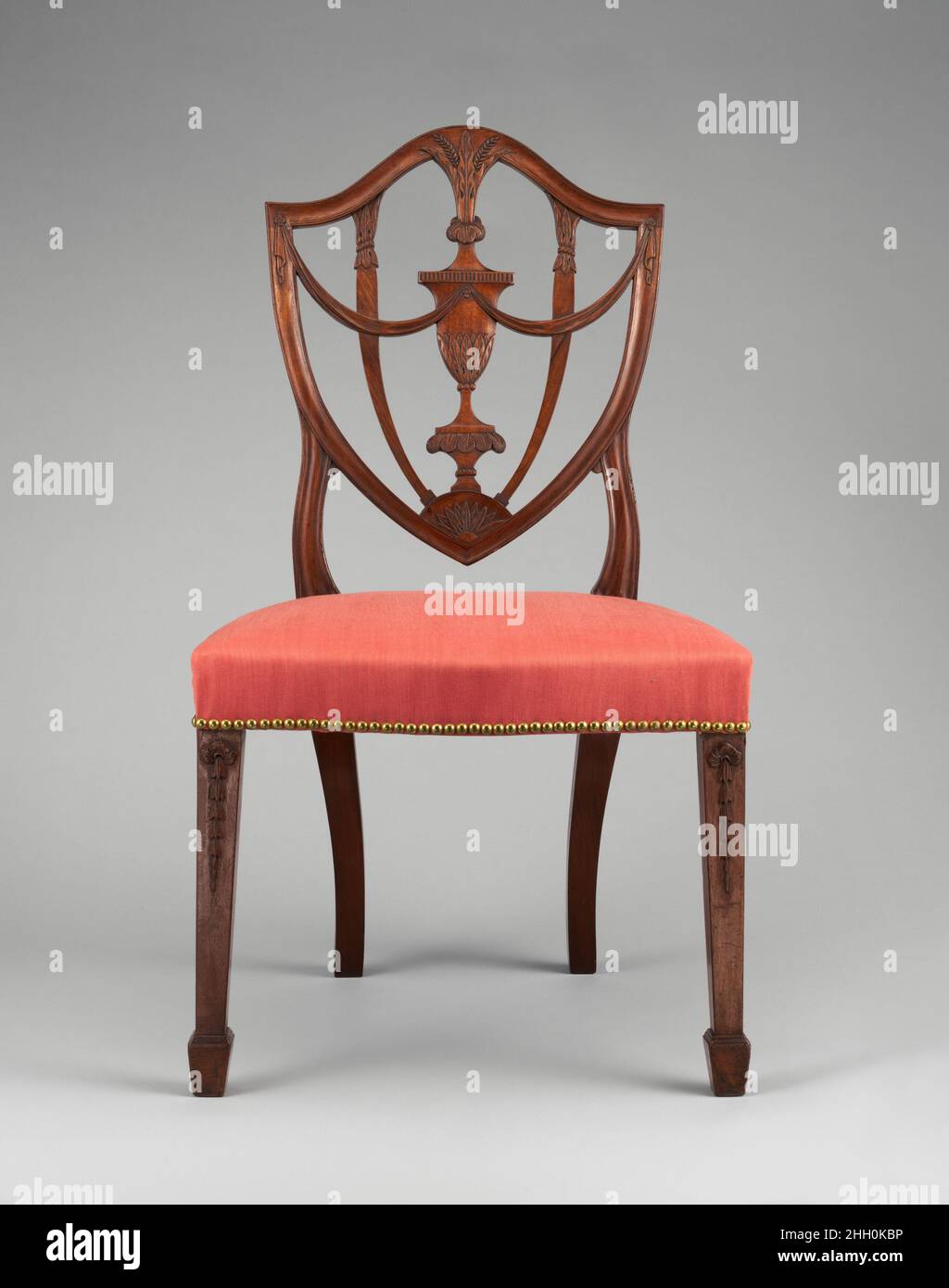 Silla lateral 1794–99 atribuida a Samuel McIntyre Esta silla y otra de la  colección (37.81.2) pertenecen a un gran grupo de muebles de asiento con  ornamento tallado atribuido a Samuel McIntyre, un