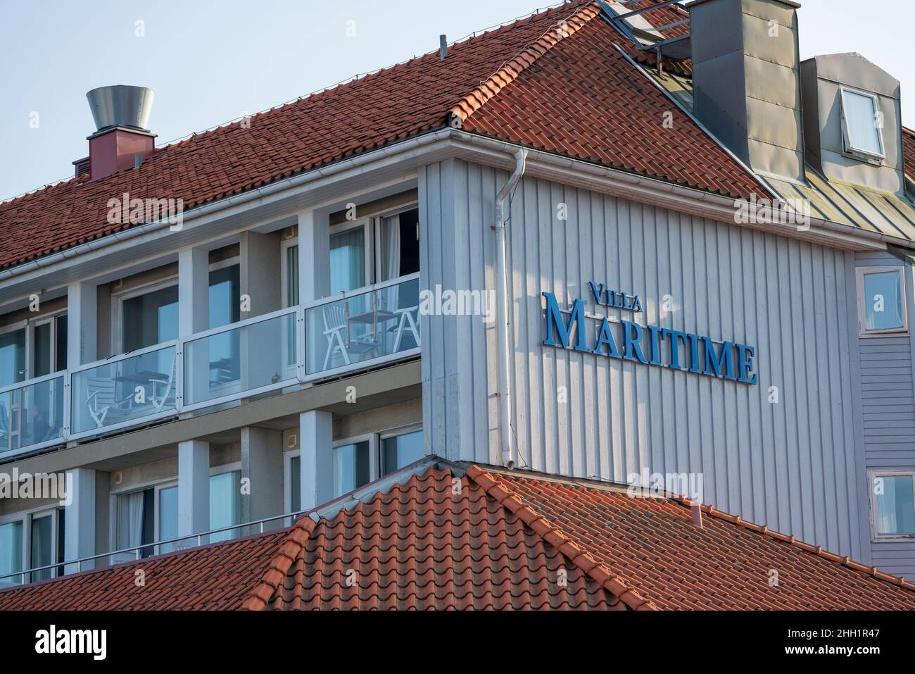 Hotel Villa Maritime Fachada de madera en retiro popular Isla Marstrand Foto de stock