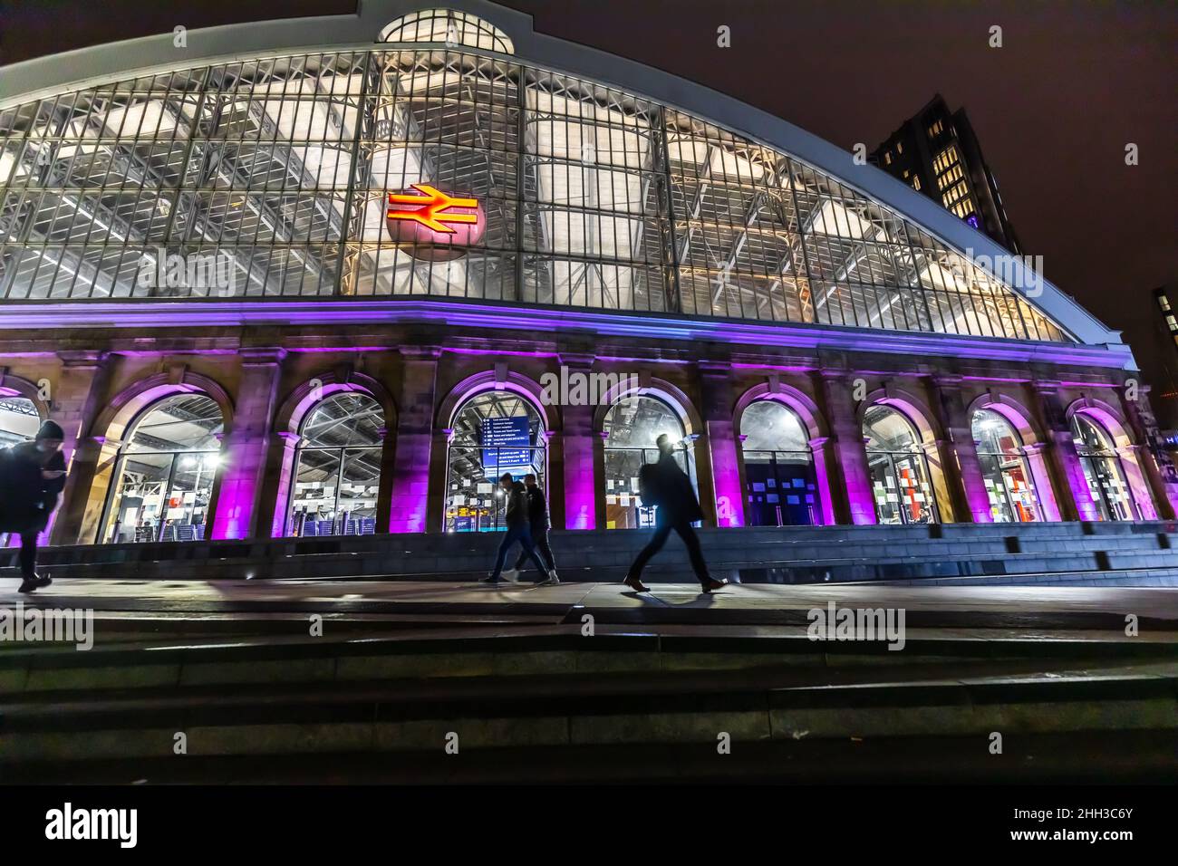 Fotografías nocturnas de Liverpool, mostrando los vibrantes colores de nuestra ciudad. Foto de stock