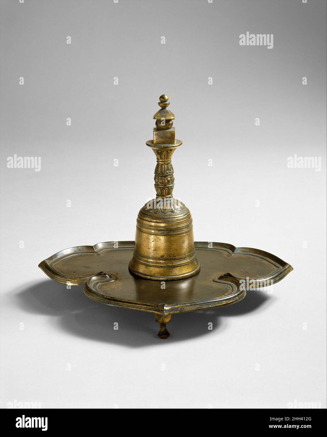 Buddhist Ceremonial Bell (Kongōrei) Pagoda Finial Bell (Tōrei) Tipo