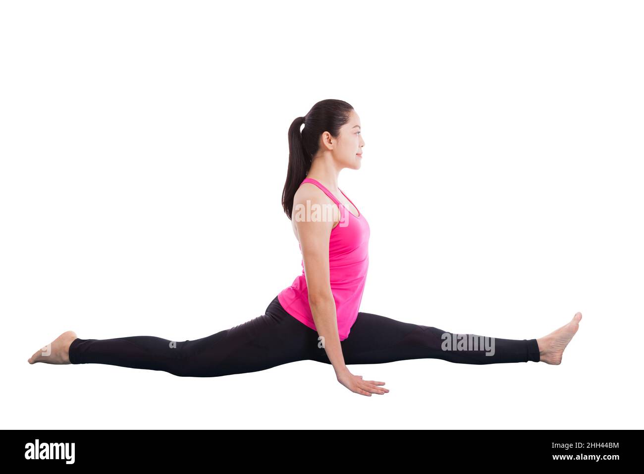 Mujer asiática que practica yoga, ejercicio llamado pose de mono, aislado sobre blanco Foto de stock